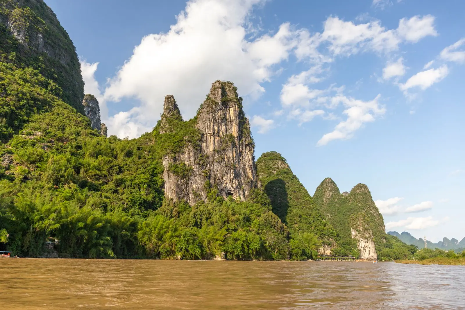 Acantilados kársticos junto al río Li en Guilin